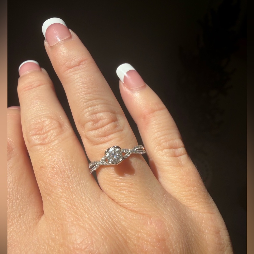 Elegant Silver Diamond Ring